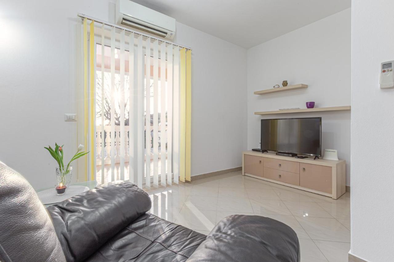 Koraca B4 Appartement Kirmenjak Buitenkant foto