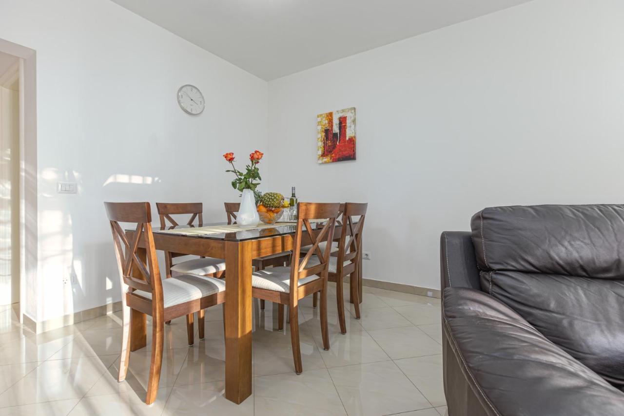 Koraca B4 Appartement Kirmenjak Buitenkant foto