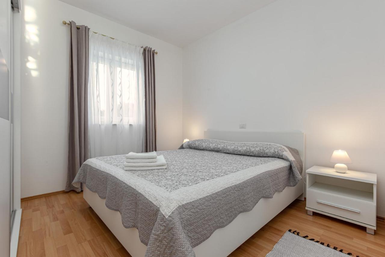 Koraca B4 Appartement Kirmenjak Buitenkant foto